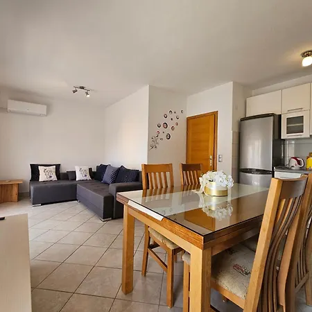 Apartment Grosse Maja Mit Balkon In Podstrana