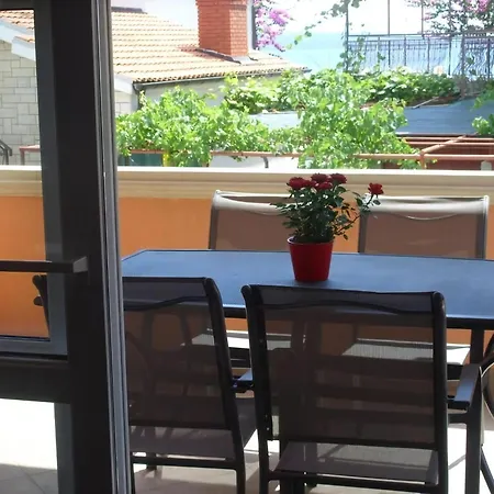 Apartment Grosse Maja Mit Balkon In Podstrana
