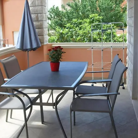 Apartment Grosse Maja Mit Balkon In